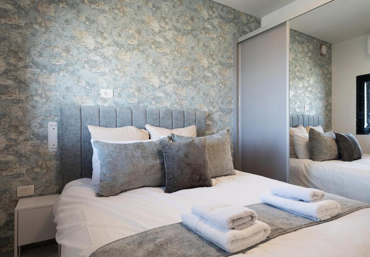 Yalarent Sea-Breeze Penthouse With Jacuzzi Apartment Bat Yam Ngoại thất bức ảnh
